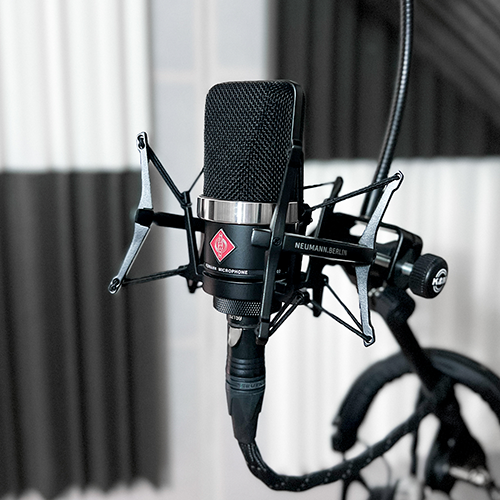 Ein Kondensatormikrofon der Marke Neumann.